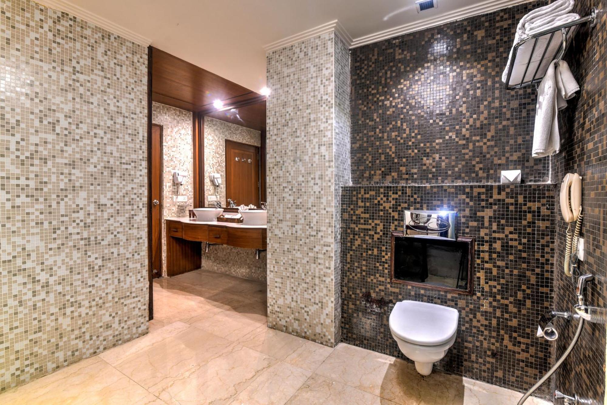 Godwin Haridwar Hotel Bagian luar foto